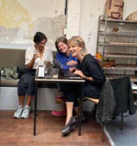 Sandrijn, Hanne, Lieke van het Amsterdams Opstellers Collectief